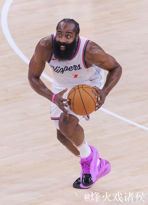 反超比分!哈登连续2次助攻邓恩命中底角三分 反超比分!哈登连续2次助攻邓恩命中底角三分